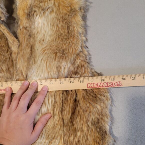 TCEC Faux Fur Vest Size Medium - Picture 6 of 8